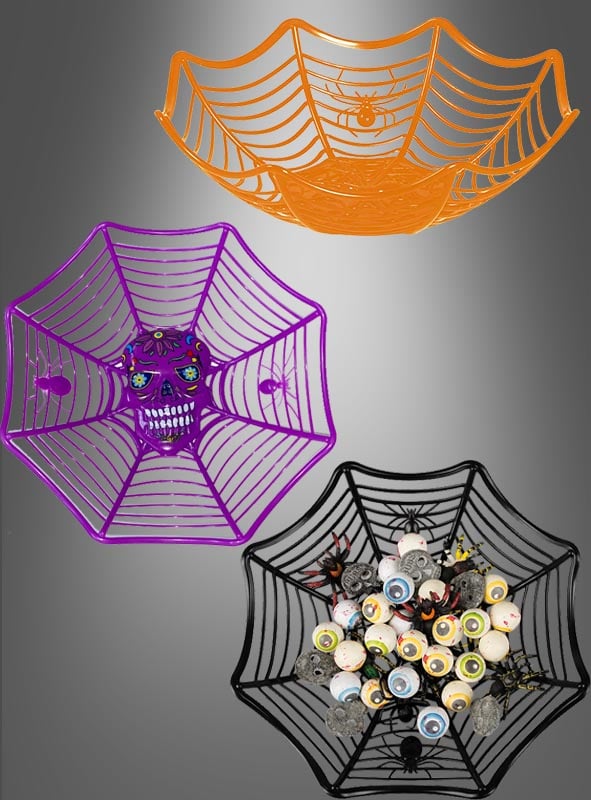 Schaffen Sie die richtige Atmosphäre für Ihre Halloween-Party mit der Spinnennetz-Dekoschale Halloween 27 cm. Diese Kunststoffschale im Halloween-Design mit einem gruseligen Spinnennetz-Motiv ist die perfekte Tischdekoration für Ihre Feier. Füllen Sie sie mit Halloween-Süßigkeiten und stellen Sie sie vor einem grauen Hintergrund mit Farbverlauf auf, um eine wahrhaft festliche und auffällige Dekoration zu schaffen.