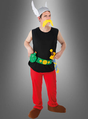 Ein Mann in einem Wikinger-Kostüm im Cartoon-Stil mit geflügeltem Helm, gelbem Schnurrbart, schwarzem Hemd, roter Hose, braunen Schuhen und einem grünen Gürtel mit Spielzeugschwert vor grauem Hintergrund – perfekt für Ihre nächste Mottoparty als „Deluxe Asterix-Kostüm für Erwachsene“ (Original-Lizenz) oder als auffälliges Fasching-Kostüm.
