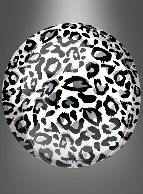 Ein Schneeleopard-Folienballon „Orbz“ oder „Scheibe“ mit einem auffälligen schwarz-weißen Leopardenmuster hebt sich von einem grauen Hintergrund mit Farbverlauf ab und ist damit der perfekte Blickfang für jede Safari-Party-Dekoration.