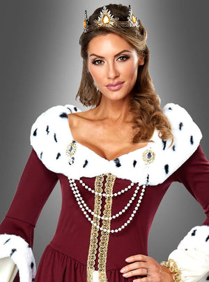 Eine Frau posiert vor einem grauen Hintergrund mit Farbverlauf und trägt das „Märchen-Königin-Kleid mit Krone“ – ein Märchenköniginnen-Kostüm mit einer königlichen Krone im mittelalterlichen Stil, einem weinroten Kleid mit weißem Pelzkragen, exquisiten Perlenverzierungen und eleganten goldenen Akzenten.