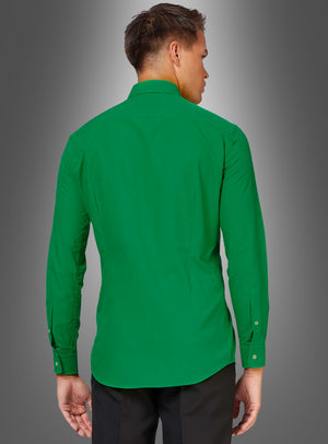 Vor einem grauen Hintergrund mit Farbverlauf steht ein Mann mit dem Rücken zur Kamera, bekleidet mit dem „Grünen Langarmhemd für Herren“ und einer schwarzen Hose.