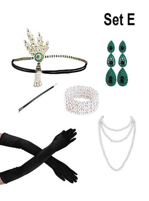Das von den 20er Jahren inspirierte Schmuck- und Accessoire-Set „20er Charleston Accessoire Set mit Schmuck, gold“ umfasst ein mit Edelsteinen besetztes Stirnband, grüne Ohrringe, ein Perlenarmband, eine Perlenkette, lange schwarze Handschuhe und eine Zigarettenspitze – perfekt, um Ihr 20er-Jahre-Kostüm zu vervollständigen. Bezeichnet als Set E.