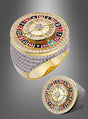 Ein Roulette-Rad aus 14-karätigem Gold von Edler Casino, das ein Roulette-Rad-Design mit farbigen Zahlen auf der Oberseite zeigt und aus zwei verschiedenen Blickwinkeln vor einem grauen Hintergrund dargestellt ist.