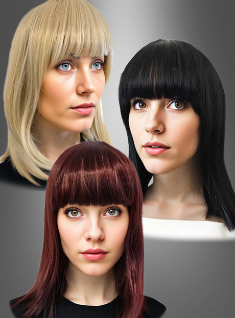 Drei Frauen mit glattem Haar und Pony, die jeweils die schulterlange Perücke „Julia Deluxe“ in verschiedenen Farbtönen tragen – eine blonde, eine schwarze und eine dunkelrote –, blicken alle mit neutralem Gesichtsausdruck nach vorne vor einem grau abgestuften Hintergrund.