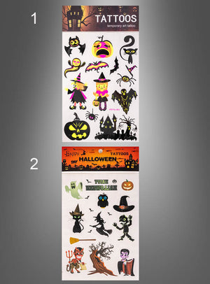 Blatt 1 und Blatt 2 zeigen eine Vielzahl von Halloween-Tattoos mit Motiven wie Kürbissen, Hexen, Fledermäusen, schwarzen Katzen, Skeletten, Geistern, Monstern und Spukhäusern auf weißem Hintergrund – ideal, um deinem Halloween-Kostüm eine gruselige Note zu verleihen.