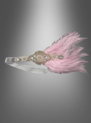 Das Haarband „Lilli“ im Stil der 20er Jahre mit Strass und Perlen besticht durch ein zentrales, mit Strasssteinen verziertes Design mit funkelnden Strasssteinen und zarten rosa Federn, das sich elegant vor einem grau abgestuften Hintergrund abhebt – perfekt, um Ihren Look mit jedem Flapper-Kleid abzurunden.