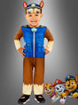 Ein Kind, das ein „Paw Patrol“-Chase-Hundekostüm von Nickelodeon trägt, lächelt, während Skye, Marshall und ein Schäferhund-Chase-Kostüm unten rechts auf grauem Hintergrund zu sehen sind.