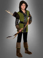 Ein Kind trägt ein grün-braunes Robin-Hood-Kostüm Deluxe für Kinder mit Kapuze, hält einen Bogen und einen Pfeilköcher in der Hand und steht vor einem grauen Hintergrund.