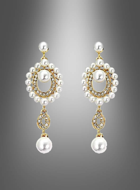 Goldene Ohrringe mit Perlen oder Edelsteinen, verziert mit weißen Perlenakzenten und klaren Strasssteinen in runden und ovalen Designs vor einem grauen Farbverlaufshintergrund. Diese eleganten Ohrringe verbinden den zeitlosen Charme von Perlenohrringen mit funkelnden Details und sorgen so für einen stilvollen Auftritt.
