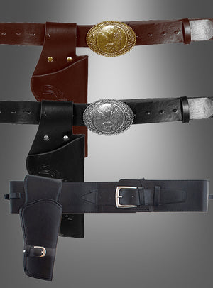Drei Pistolen-Gürtel mit Holstern sind vertikal angeordnet: Oben befindet sich ein klassischer brauner Pistolengürtel mit Cowboy-Western-Holster und goldener Schnalle, in der Mitte ein eleganter schwarzer Pistolengürtel mit Cowboy-Western-Holster und silberner Schnalle und unten ein komplett schwarzer Pistolengürtel mit Cowboy-Western-Holster und schlichter Schnalle.