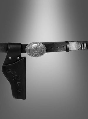 Der „Pistolengürtel Cowboy Western Holster“ ist ein schwarzer Ledergürtel mit einer silbernen Zierschnalle, einem Pistolenhalfter und Patronenschlaufen, fotografiert vor einem grau abgestuften Hintergrund.