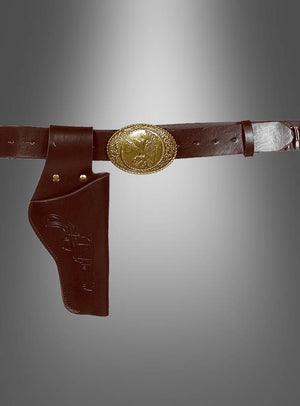 Pistolen-Gürtel mit Cowboy-Western-Holster aus braunem Leder mit goldfarbener Zierschnalle vor einem grau verlaufenden Hintergrund.
