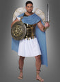 Ein Mann im Erzengel-Michael-Herrenkostüm – mit einem Gladiatorenanzug in Gold und Bronze, einem blauen Umhang, beflügelter Schulterpanzerung, einem Löwenschild und einem Schwert – steht vor einem grauen Hintergrund mit Farbverlauf; ideal als Erzengel-Michael-Männerkostüm oder Engel-Herrenkostüm, um ein beeindruckendes Gruppenkostüm zu kreieren.