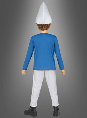 Ein als Schlumpf verkleidetes Kind ist von hinten zu sehen. Es trägt das „Blauer Zwerg“-Kinderkostüm – ein blaues Langarmhemd, eine weiße Hose, schwarze Stiefel und eine hohe, weiße, spitze Mütze. Dieses bezaubernde Zwergenkostüm für Kinder ist perfekt für jeden kleinen Fan und eignet sich ideal als Karnevalskostüm für Kinder auf Partys, alles vor einem grauen Hintergrund.