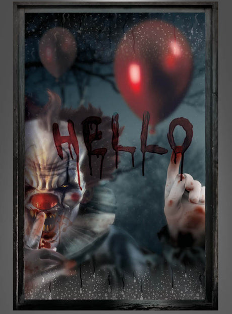 Ein unheimlicher Clown schreibt mit Blut „HELLO“ auf ein beschlagenes Fenster, umgeben von roten Luftballons und einem schattenhaften, gruseligen Hintergrund – damit ist diese Halloween-Fensterdekoration (80 x 120 cm) mit Horror-Motiv das perfekte gruselige Fensterbild für Ihre Halloween-Fensterdekoration oder Horror-Fensterdekoration.
