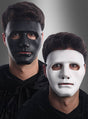 Zwei Personen tragen die „Neutrale Gesichtsmaske“ in Schwarz oder Weiß – die eine in Schwarz, die andere in Weiß –, kombiniert mit auffälligen Umhängen, während sie vor einem grauen Farbverlaufshintergrund direkt in die Kamera blicken und mit ihren neutralen, maskierten Gesichtsausdrücken den geheimnisvollen Reiz eines venezianischen Karnevals einfangen.