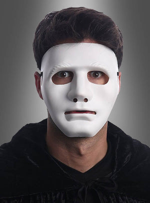 Eine Person, die eine schwarze oder weiße „Neutrale Gesichtsmaske“ und ein schwarzes Kleidungsstück trägt, ist von den Schultern aufwärts vor einem grauen Hintergrund mit Farbverlauf abgebildet.