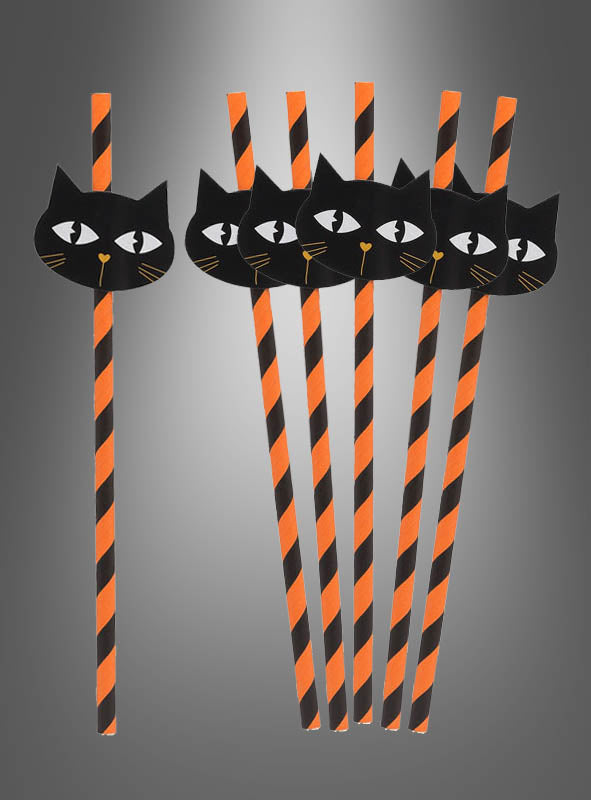 Sechs orange-schwarz gestreifte Halloween-Strohhalme mit Katzen- oder Totenkopf-Motiven und schwarzen Katzengesichtern sind vertikal vor einem grauen Hintergrund angeordnet und eignen sich somit perfekt als Halloween-Dekoration für Ihre gruseligen Feiern.