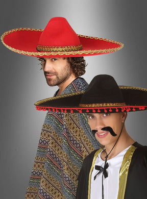 Zwei Personen in gemusterter Kleidung und mit übergroßen Sombreros „Hut XXL Mexikaner“ (ca. 55 cm Umfang) – eine davon mit einem falschen Schnurrbart und einem mit einem Band zusammengebundenen Hemd – posieren selbstbewusst vor einem neutralen grauen Hintergrund.