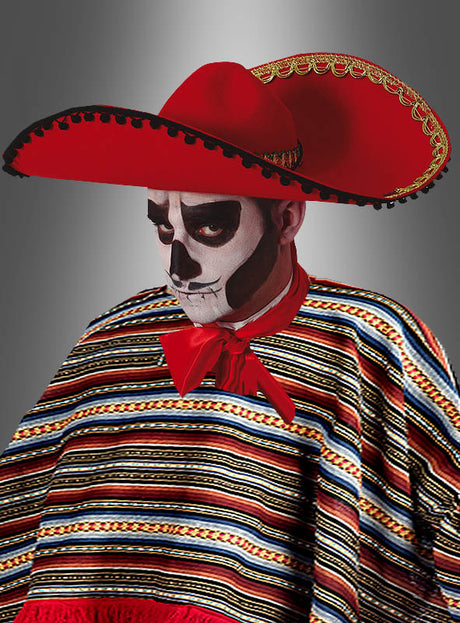 Person mit einem roten „Sombrero Hut XXL Mexikaner, ca. 55 cm Umfang“ und einem gestreiften Poncho, mit Totenkopf-Gesichtsbemalung, vor einem grauen Hintergrund stehend.