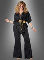 Eine Person trägt das „Disco Dazzler XXL“-Kostüm für Damen – einen glitzernden schwarzen Overall mit ausgestelltem Bein, goldenem Gürtel, goldenen Sandalen, Sonnenbrille und Schmuck –, ideal für eine 70er-Jahre-Mottoparty oder als Damenkostüm in Übergröße, und steht vor einem grauen Hintergrund mit Farbverlauf.