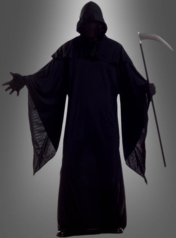 Eine Person, die das „Horror Robe Herrenkostüm“ trägt, steht mit einer Sense in der Hand und einer ausgestreckten Hand vor einem schlichten grauen Hintergrund.