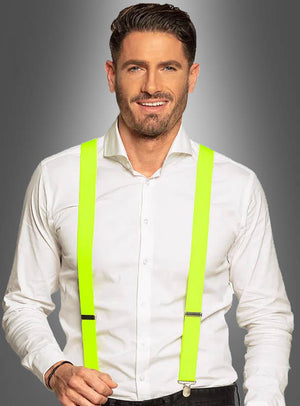 Ein Mann trägt ein weißes Hemd, kombiniert mit stylischen Neon-Hosenträgern in tollen Farben – perfekt für eine 80er- und 90er-Jahre-Party – und steht vor einem grauen Hintergrund mit Farbverlauf. Dieser stilvolle Look mit diesen Hosenträgern für Damen und Herren verleiht jedem Anlass einen verspielten Retro-Touch.