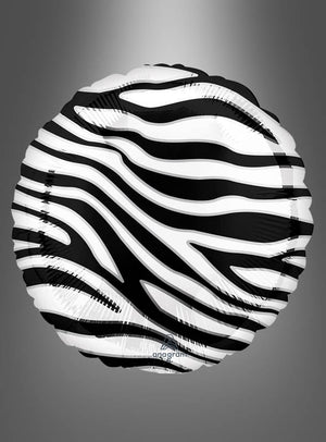 Der Zebra-Folienballon „Orbz“ (Kugel oder Scheibe) besticht durch ein auffälliges schwarz-weißes Zebrastreifenmuster und wird vor grauem Hintergrund abgebildet, was ihn zu einer markanten Wahl für jede Partydekoration macht.