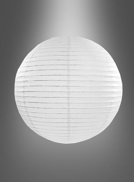 Anmutig in der Luft schwebend, unter einem sanften Scheinwerferlicht, heben sich die Papierlaternen in edlen Farben (20–45 cm) vor einem grau abgestuften Hintergrund ab – ein eleganter Akzent für jede Veranstaltung. Diese stilvollen Laternen verleihen Ihrer Partydekoration raffinierte Farbakzente und Eleganz und schaffen mit ihrem dezenten Charme eine einladende Atmosphäre.