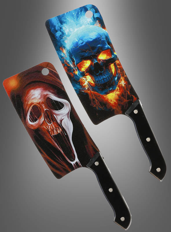 Verleihen Sie Ihrem Kostüm mit dem „Halloween Beil Scream oder Totenkopf“ einen gruseligen Touch: ein Set aus zwei Fleischbeilen mit schwarzen Griffen und dramatischen, stilisierten Totenkopfmotiven – eines in feurigem Blau und Orange, das andere in gespenstischem Rot und Weiß. Vor einem grauen Hintergrund mit Farbverlauf präsentiert, eignen sich diese Horror-Accessoires perfekt als Halloween-Beil-Kostümzubehör, um bei jeder gruseligen Veranstaltung einen eindrucksvollen Auftritt zu hinzulegen.