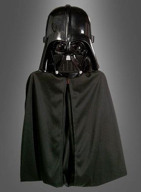 Eine Person, die den „Darth Vader Umhang mit Maske“ trägt, der der ikonischen Figur aus der „Star Wars“-Reihe sehr ähnlich sieht, steht vor einem schlichten grauen Hintergrund.
