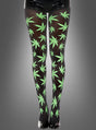 Eine Person, die die Strumpfhose „Cannabis Muster“, glänzende schwarze Shorts und schwarze High Heels trägt, steht vor einem grauen Hintergrund – ein auffälliger Look, der perfekt zu jedem Hippie-Kostüm passt.