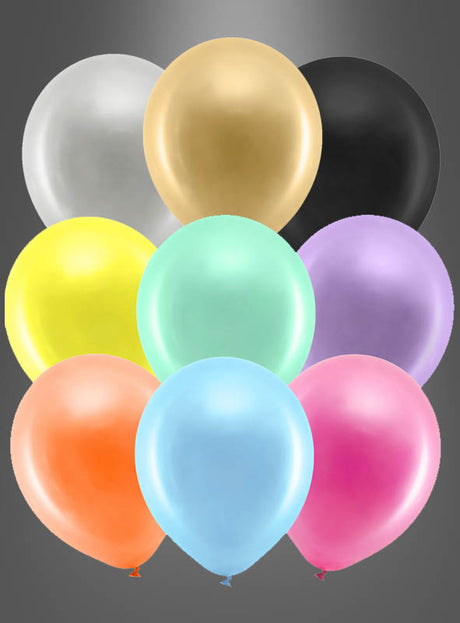 Neun farbenfrohe Heliumballons – in Silber, Gold, Schwarz, Gelb, Mintgrün, Lila, Orange, Blau und Rosa – aus der Kollektion „Glanzvolle Party Ballons in Top-Qualität“ sind kunstvoll zu einem festlichen Strauß vor einem grauen Hintergrund mit Farbverlauf angeordnet.
