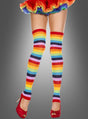 Eine Person, die einen bunten, gerüschten Rock, „Regenbogen“-Overknee-Stulpen und rote High Heels trägt, steht vor einem grauen Hintergrund mit Farbverlauf – perfekt, um jedem Clown-Kostüm oder Karnevalsstrumpf-Outfit eine verspielte Note zu verleihen.