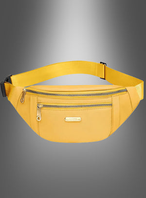 Praktische Gürteltasche aus Stoff in leuchtendem Gelb mit zwei Reißverschlussfächern und verstellbarem Gurt, präsentiert vor einem grauen Farbverlauf.