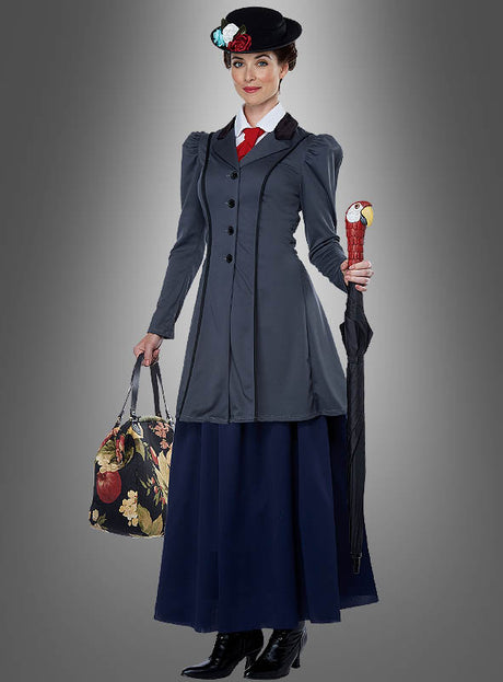 Im „Nanny-Kostüm für Damen“ trägt eine Frau einen marineblauen Mantel und Rock im Vintage-Stil, dazu schwarze Stiefel, eine Tasche mit Blumenmuster und einen schwarzen Hut, der mit einer roten Blume verziert ist. Mit einem Regenschirm mit einem papageienförmigen Griff in der Hand verkörpert sie perfekt den charmanten Mary-Poppins-Look.