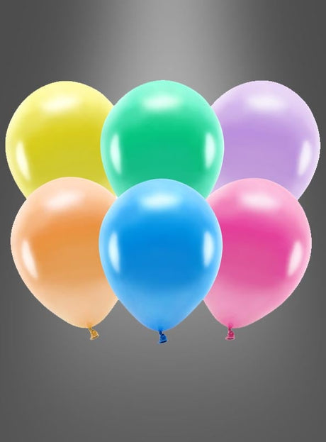 Sechs farbenfrohe „Öko Luftballons Partydeko“ in Glanzoptik – in den Farben Gelb, Grün, Lila, Orange, Blau und Rosa – sind in zwei ordentlichen Reihen vor einem schlichten grauen Hintergrund mit Farbverlauf angeordnet; diese Luftballons sind biologisch abbaubar und sorgen so für eine umweltfreundliche Feier.
