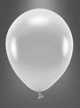 Ein einzelner weißer Öko-Luftballon mit Glanzoptik als Partydekoration hebt sich vor einem schlichten grauen Hintergrund ab. Dieser biologisch abbaubare Luftballon verbindet stilvolle Dekoration mit Umweltbewusstsein.