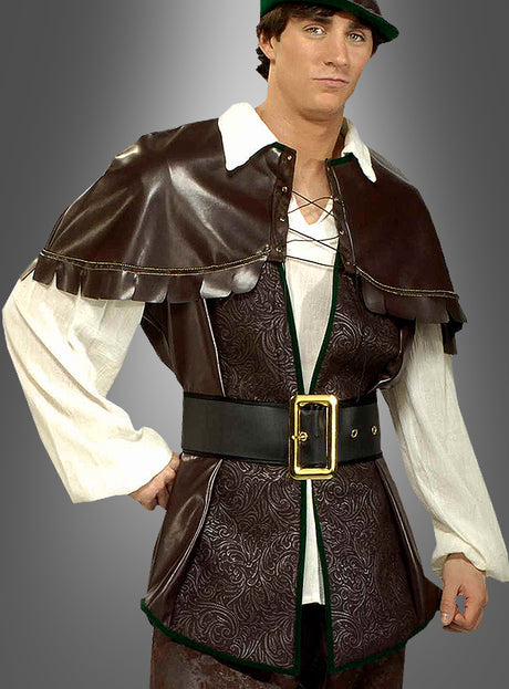 Ein Mann im Designer-Robin-Hood-Kostüm Deluxe, bestehend aus einem braunen Umhang, einer gemusterten Weste, einem breiten schwarzen Gürtel mit goldener Schnalle, einem weißen Hemd und einer grünen Mütze – die ideale Wahl für jedes Karnevalskostüm oder jeden festlichen Anlass.