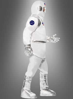 Eine Person trägt das Astronauten-Komplettkostüm und steht mit dem Blick nach rechts vor einem schlichten grauen Hintergrund – die ideale Science-Fiction-Verkleidung für alle Weltraumfans.