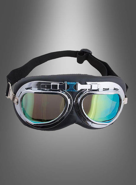 Die „Fliegerbrille Steampunk“ zeigt eine Pilotenbrille im Vintage-Stil mit schwarzem Riemen und blau getönten, verspiegelten Gläsern, inspiriert vom klassischen Retro-Design, vor einem grauen Hintergrund mit Farbverlauf.