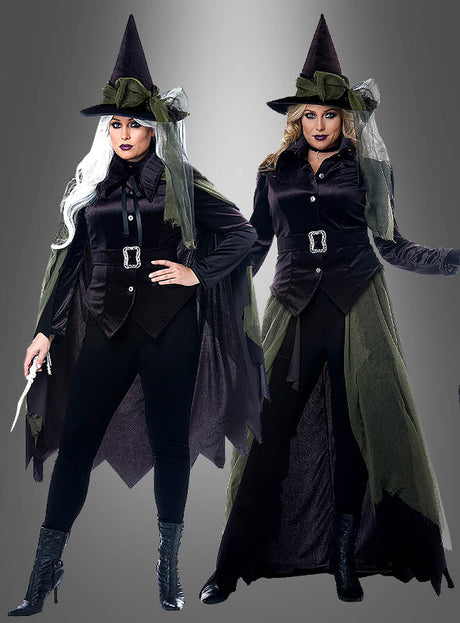 Zwei Personen tragen passende schwarze Hexenkostüme mit spitzen Hüten, langen Umhängen und dunklem Make-up und stehen vor einem schlichten Hintergrund mit Farbverlauf. Diese „Hexe XXL“-Kostüme im Layla-Stil eignen sich perfekt für jeden Anlass und sind auch in Übergrößen erhältlich, um eine bequeme und stilvolle Passform zu gewährleisten.