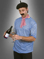 Ein Mann in einem gestreiften Hemd, einer Baskenmütze und einem falschen Schnurrbart hält vor einem grauen Hintergrund eine Weinflasche und ein Weinglas in der Hand – perfekt für jede Mottoparty als kultiger Look mit dem „Franzosen“-Kostüm-Set.