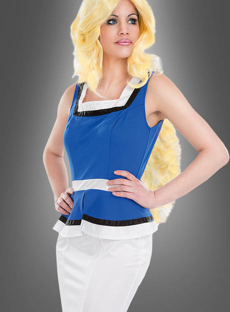 Eine Frau posiert mit den Händen in den Hüften vor einem grauen Hintergrund und präsentiert das Deluxe-Falbala-Kostüm aus „Asterix“ – ein blaues, ärmelloses Oberteil mit weißem Besatz, kombiniert mit einer weißen Hose. Ihr langes, welliges blondes Haar unterstreicht den temperamentvollen Look, der vom legendären Asterix-Kostüm für Damen inspiriert ist.