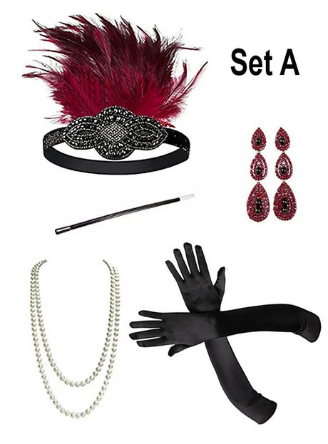 Set A, bestehend aus einem Stirnband mit roten Federn und schwarzer Perlenverzierung im Kopfschmuck-Stil der 20er Jahre, einer Perlenkette, langen schwarzen Handschuhen, auffälligen roten Ohrringen und einem schwarzen Stab – das perfekte Accessoire-Set im Stil der 1920er Jahre. Das Charleston-Zubehör „1920er-Accessoire-Set mit silbernem Schmuck“ wird vor weißem Hintergrund präsentiert.