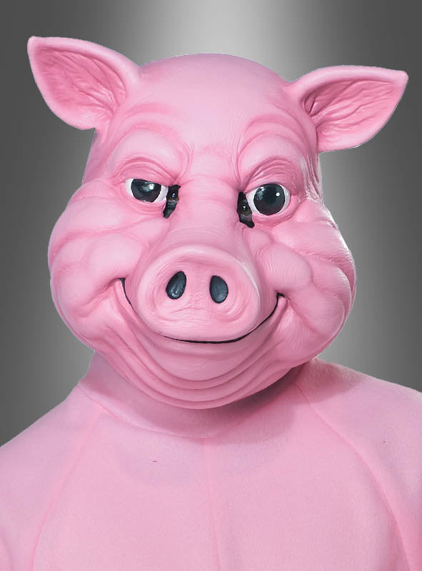 Eine Person trägt das „Rosa Schwein“-Kostüm für Damen und Herren, das sich durch ein detailreiches und realistisches Design mit einem lächelnden Gesichtsausdruck auszeichnet und vor einem schlichten grauen Hintergrund mit Farbverlauf präsentiert wird. Dieses Unisex-Tierkostüm ist eine auffällige und verspielte Wahl für alle, die Spaß in einem Schweinekostüm für Erwachsene haben möchten.