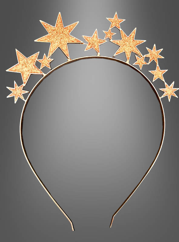 Der Haarreif „Sternen Engel“ in Gold besticht durch eine Reihe funkelnder goldener Sterne in verschiedenen Größen, die entlang des oberen Bogens angeordnet sind und sich von einem schlichten grauen Hintergrund abheben – damit ist er der ideale, funkelnde Haarschmuck für Ihr Engel-Kostüm.