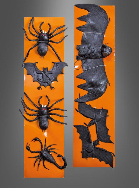 Auf zwei orangefarbenen Karten sind die schwarzen Gummitiere „Fledermaus und Spinne“ aus Kunststoff – darunter Fledermäuse, Spinnen und ein Skorpion mit roten Augen – zu sehen, die vertikal vor einem grauen Hintergrund mit Farbverlauf angeordnet sind. Damit lassen sich Ihre festlichen Dekorationen perfekt mit gruseligen Gummitiere „Fledermaus und Spinne“-Motiven ergänzen.
