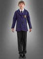 Ein Junge steht mit dem Blick nach vorne und trägt die „Wednesday Jungen Schuluniform Schwarz Lila“ – einen lila-schwarz gestreiften Blazer, ein weißes Hemd, eine Krawatte, eine schwarze Hose und schwarze Schuhe – vor einem grauen Farbverlaufshintergrund, wodurch der unverwechselbare Stil des von der Nevermore Academy inspirierten Kostüms perfekt zur Geltung kommt.