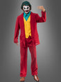 Eine Person, gekleidet in einen roten „Crazy Joker“-Anzug für Herren, dazu eine gelbe Weste, ein grünes Hemd und klassisches Clown-Make-up, steht vor einem grauen Hintergrund – perfekt für jede Superhelden-Mottoparty.